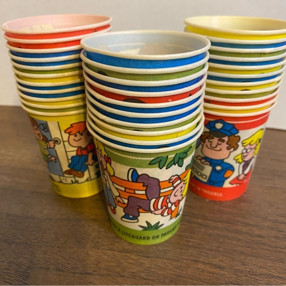 Vintage Dixie Cups 5 Oz "Play Safe" 32 Count Disposable 1986 No Box